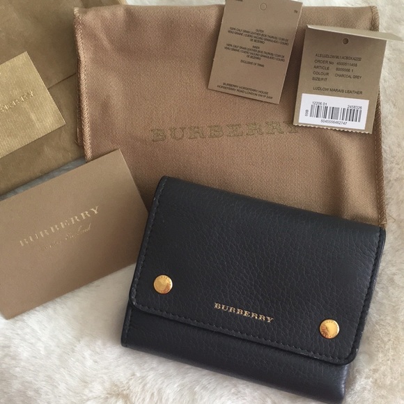 Burberry ludlow wallet Clearance
